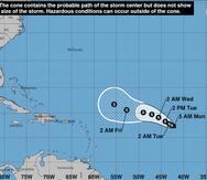 El cono de incertidumbre del CNH plantea por el momento que el sistema pasaría como tormenta al norte de las Antillas sin impactar directamente al Caribe.