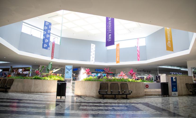 Mayagüez Mall es uno de los principales centros comerciales de la isla, con 1.05 millones de pies cuadrados y 120 establecimientos.