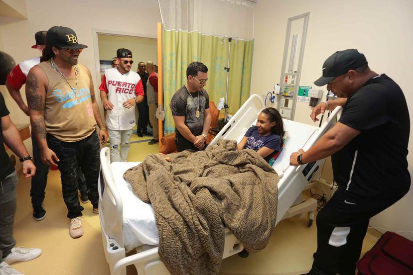 Tito el Bambino, Pirulo y muchos otros artistas y deportistas participaron en la Gran Parada y visitaron los pacientes hospitalizados. (Suministrada)