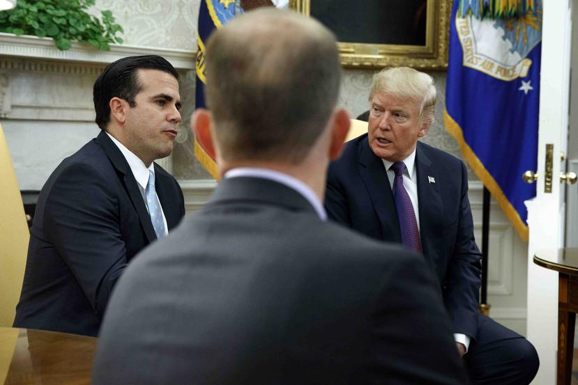 El gobernador Ricardo Rosselló (izquierda) hizo las declaraciones luego de reunirse ayer con el presidente Donald Trump (derecha). (AP)