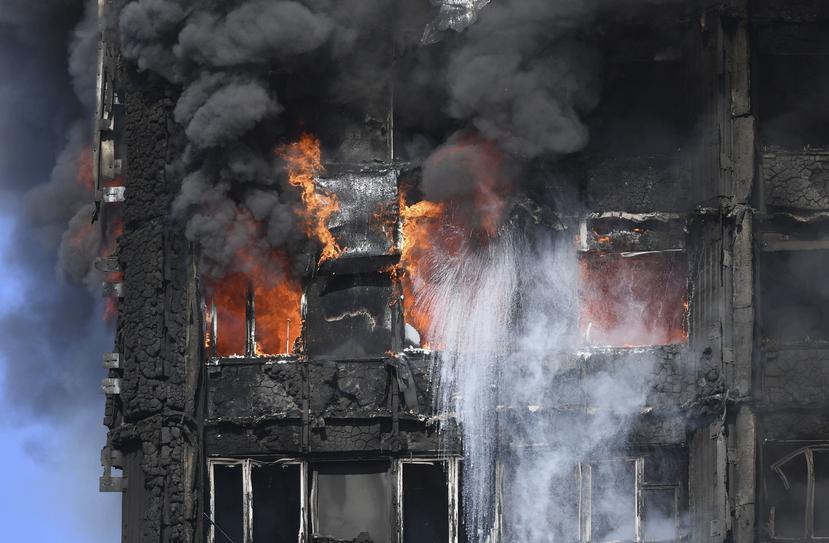 La torre de vivienda Grenfell fue devorada por un fuego. (AP)