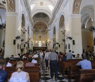 La Catedral de San Juan fue una de las siete iglesias que muchos devotos católicos visitaron el Viernes Santo.