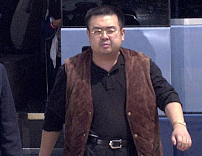 Según las autoridades, el hermano del líder coreano fue atacado en el recinto de salidas del aeropuerto, rociándole la cara con un producto químico. (AP)