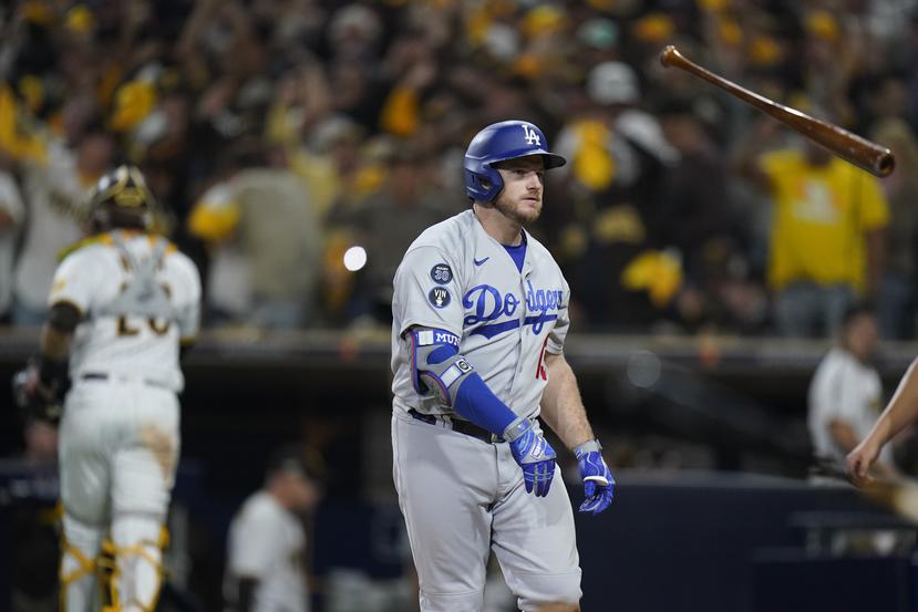 Los Dodgers de Los Ángeles, unos de los grandes favoritos para llegar a la Serie Mundial, fueron eliminados por los Padres de San Diego. En la foto, Max Muncy reacciona tras poncharse en la octava entrada.