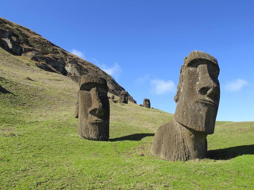 Los moái, las famosas estatuas de la isla de Pascua. (AP)