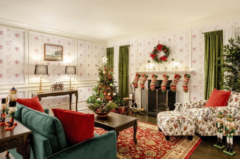 La residencia cuenta con una tradicional decoración navideña.