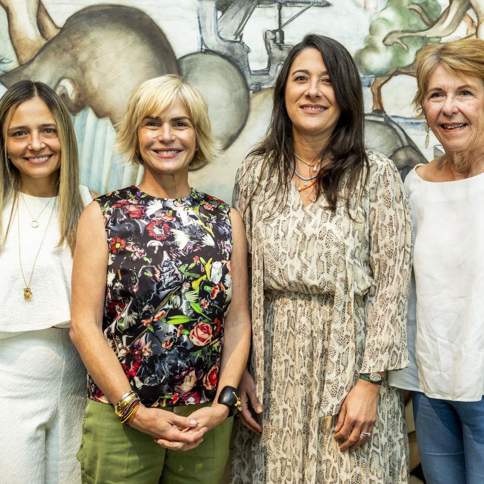 María Luisa Ferré Rangel, presidenta de la Junta de Síndicos, junto a Susana Iglesias, Viviana Chávez y Jeannette Vecchini, quienes forman parte del comité organizador de "La Belle Époque".