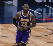 El jugador de los Lakers de Los Ángeles, LeBron James, es uno de los capitanes del clásico..