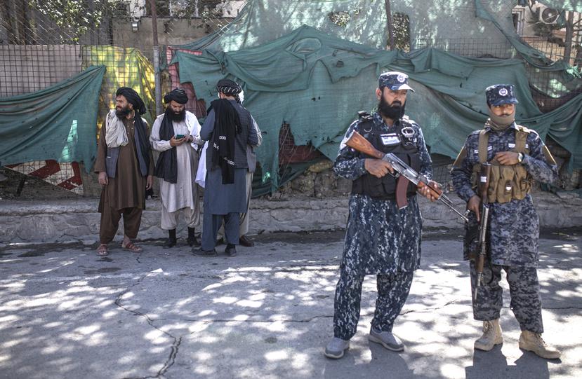 Miembros de las fuerzas del Talibán en guardia en Kabul, Afganistán.