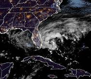 Imagen satelital del huracán Nicole del Centro Nacional de Huracanes.