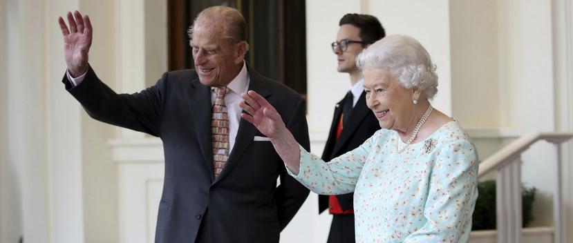 El duque Phillip de Edimburgo junto a la reina Elizabeth II de Inglaterra. (Foto: EFE)