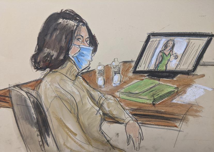 En este dibujo del tribunal, Ghislaine Maxwell está sentada en la mesa de la defensa durante un testimonio en su juicio en Nueva York.