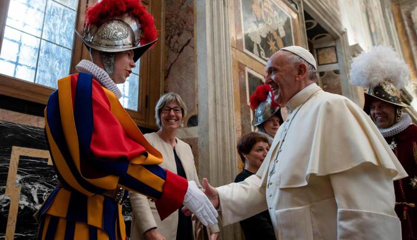 La Guardia Suiza fue creada en 1506, cuando el papa Julio II negoció con los cantones helvéticos el envío de voluntarios para conformar una guardia personal y de su residencia en Roma.( EFE)