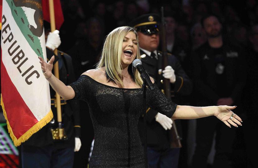 Fergie recibió criticas por cambiar el estilo a ""The Star-Spangled Banner". (AP)