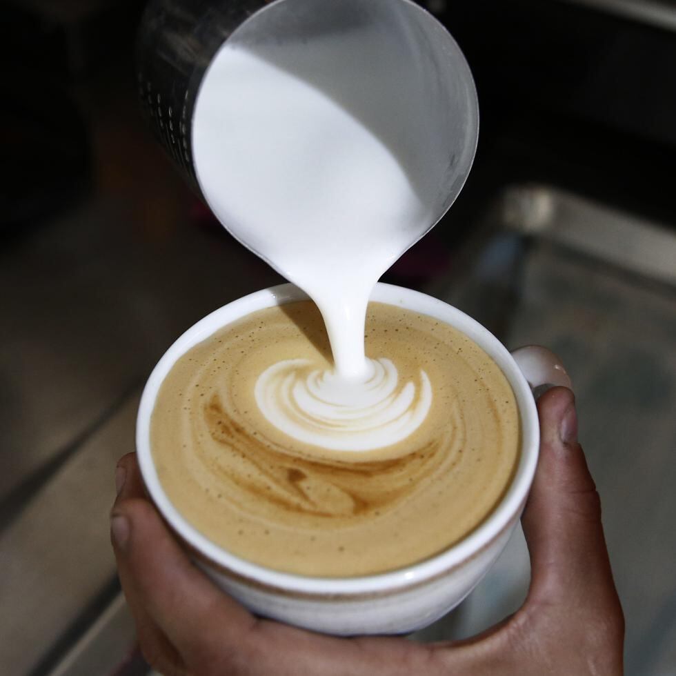 El estudio demostró que la  reacción  entre los polifenoles y las proteínas también se produce en el café con leche, lo que sirve como un antiinflamatorio.