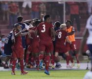 Panamá celebra el primer gol contra Estados Unidos durante un partido de clasificación para la Copa Mundial de la FIFA Catar 2022 en el estadio Rommel Fernández, en Ciudad de Panamá, Panamá.