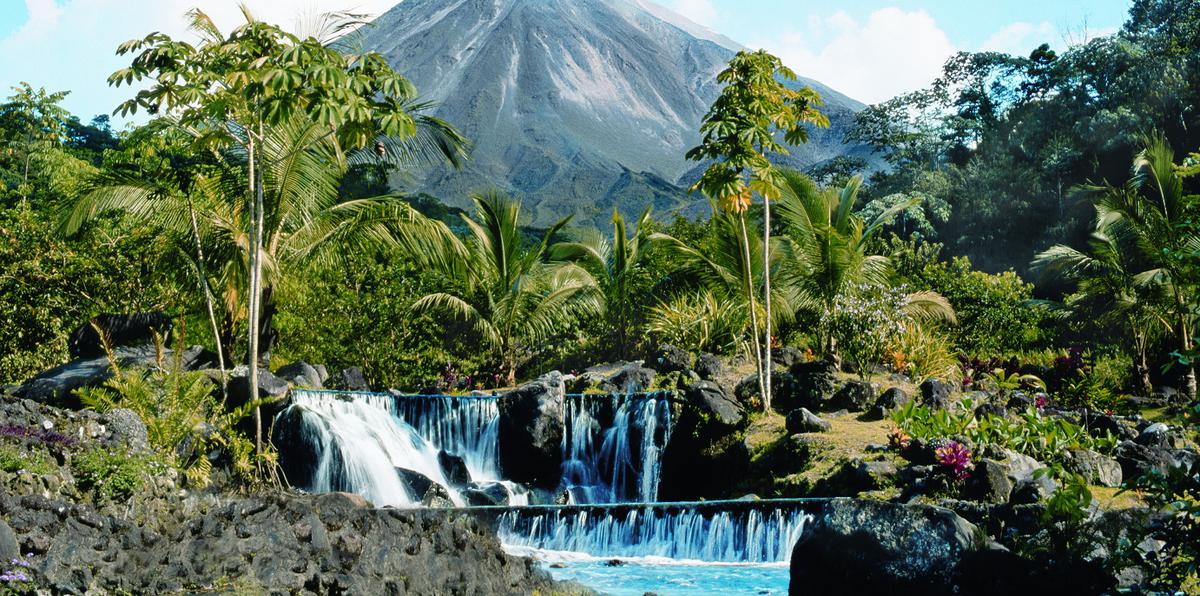 El volcán Arenal es uno de los muchos atractivos naturales de Costa Rica.