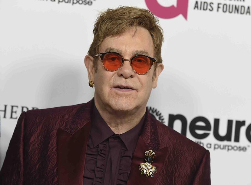 Elton John hará un dueto junto a Miley Cyrus. (AP)