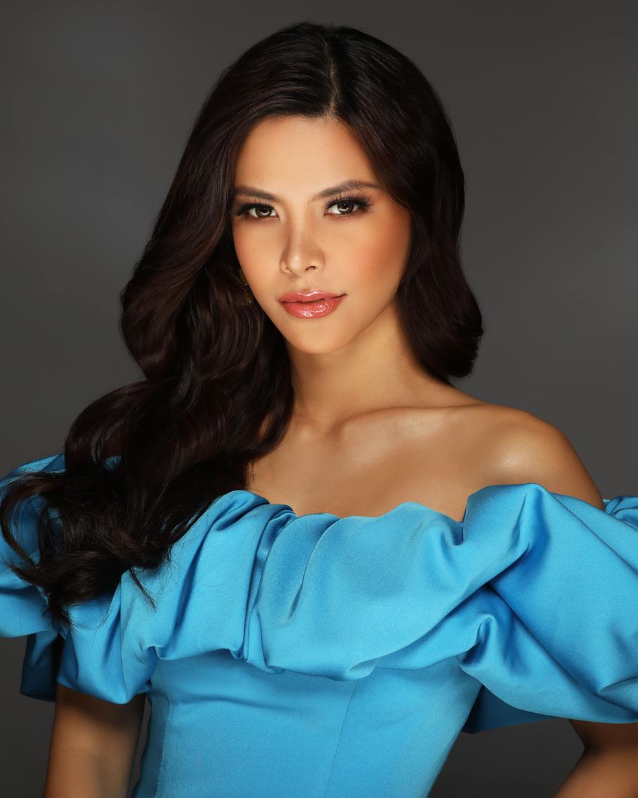 Miss World Filipinas 2021, Tracy Pérez, de 28 años. Después de haber completado sus estudios en Consejería de Salud, Paula trabaja como consejera y consultora Independiente de Salud y Bienestar y modelo profesional.