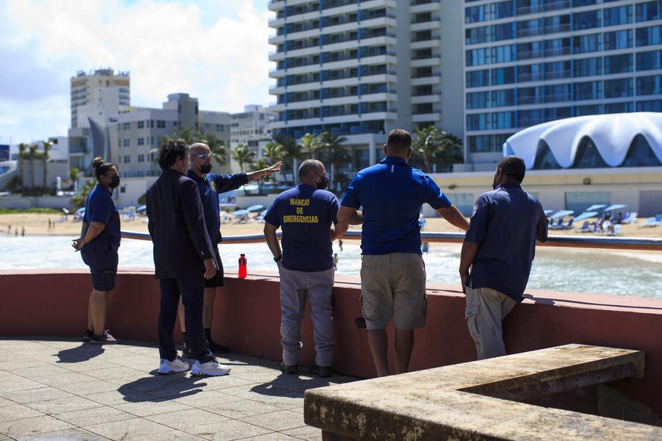 Buzos de Manejo de Emergencias del Municipio de San Juan se unieron a la búsqueda.