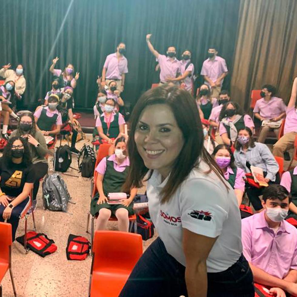 La periodista de GFRMedia Rosalina Marrero-Rodríguez compartió sus experiencias en el campo del periodismo con estudiantes en el pueblo de Yauco.  YAUCO
SOMOS

Fotos Ana Enid
