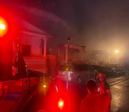 El fuego comenzó a eso de las 8:45 p.m. en la calle Estrella. Cuando los bomberos llegaron a la escena unas tres casas ya estaban incendiadas en su totalidad.