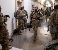 Washington (United States), 13/01/2021.- US National Guard soldiers taking a break inside the US Capitol in Washington, DC, USA, 13 January 2021. Today the House starts impeachment proceedings against US President Donald J. Trump for inciting the insurrection that lead to the storming of the US Capitol by Trump partisans. (Estados Unidos) EFE/EPA/SHAWN THEW
