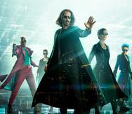 La película "The Matrix Resurrections", protagonizada por Keanu Reeves (al centro), estrena este miércoles en cines y en HBO MAX.