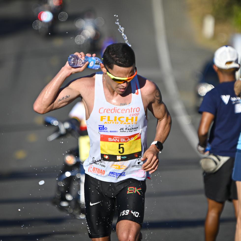 Alexander Torres hizo historia en la pasada edición del Medio Maratón San Blas al convertirse en el primer fondista boricua en ganar la rama masculina de ese evento en su etapa internacional.