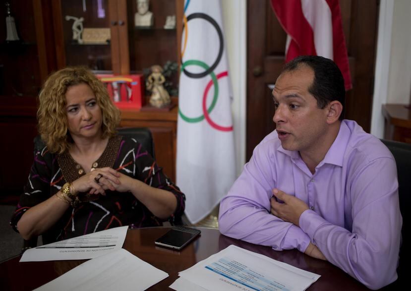 Jaime Lamboy, aquí junto a la presidenta del Copur, Sara Rosario, es el directivo encargado de certificar los atletas para los Juegos de Barranquilla. (GFR Media)