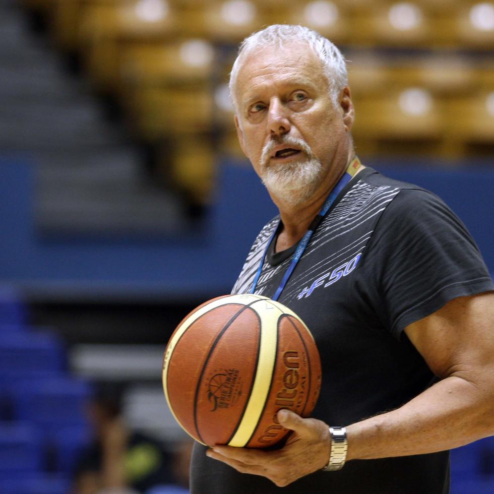 Julio Toro es considerado uno de los mejores técnicos de baloncesto que ha producido Puerto Rico.