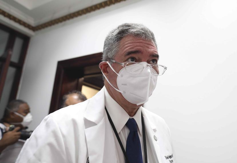 El doctor Segundo Rodríguez Quilichini a su llegada a la comisión de la Cámara que investiga las pruebas fallidas de COVID-19.