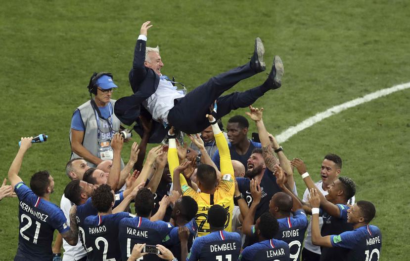 Didier Deschamps, campeón como jugador en 1998 y entrenador en 2018 con Francia fue nominado. (AP)