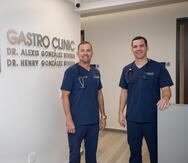 Los hermanos Henry y Alexis González Rivera, gastroenterólogos con oficinas médicas en la torre médica del Hospital Metropolitano.