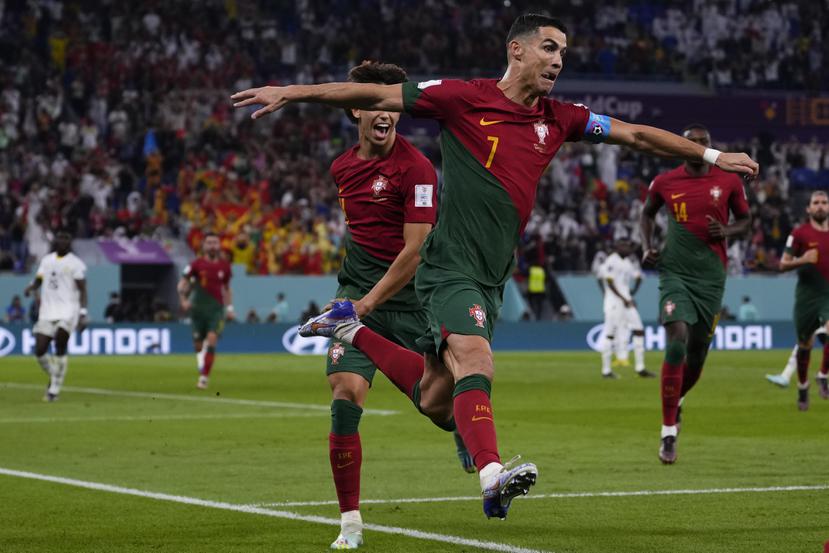 Cristiano Ronaldo celebra tras convertir un penal ante Ghana en el partido por el Grupo H del Mundial, que abrió el marcador en ruta al triunfo 3-2.