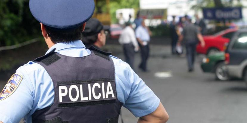 Un grupo de seis agentes de la División de Homicidios de Bayamón se tiró hoy a la calle para tratar de identificar a los responsables. (Archivo / GFR Media)