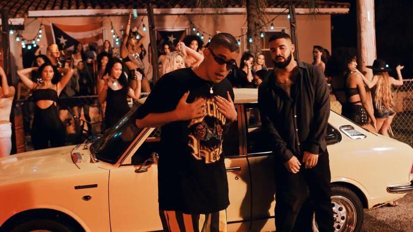Cada vez más artistas anglosajones tocan a las puertas de sus colegas latinos para realizar colaboraciones dentro de su música, como por ejemplo, Drake, quien grabó el tema “Mía”, con Bad Bunny.  (Captura / Youtube)
