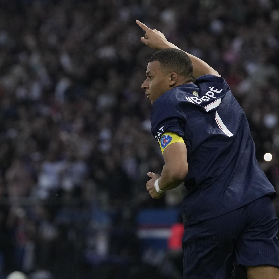 Kylian Mbappé celebra tras marcar el gol del Paris Saint-Germain ante Tolosa en la liga francesa.