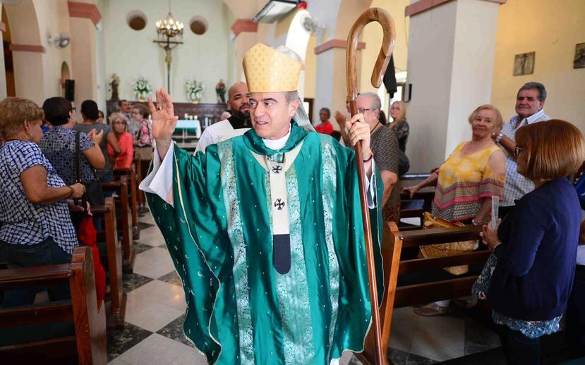 El arzobispo de San Juan, Roberto González Nieves, ofrece una misa en la parroquia San Mateo de Santurce, cuyas cuentas fueron embargadas. (GFR Media)