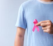 Los hombres también pueden verse afectados por el cáncer de mamas.