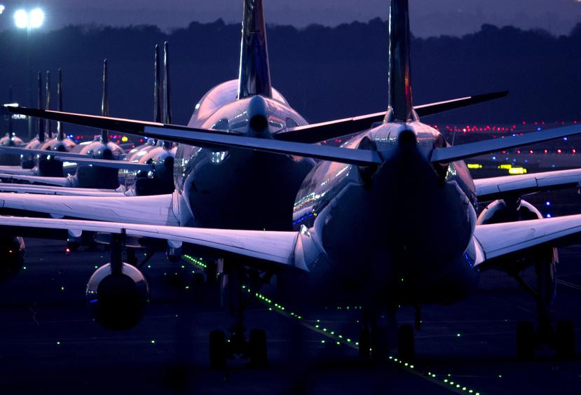 Deutsche Lufthansa AG y Delta Air Lines Inc. cesaron los vuelos de un total de 1,500 aviones. (Archivo)
