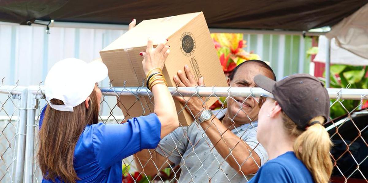 El Departamento de la Familia indicó que distribuyó la comida a más de 100 comunidades en la isla.