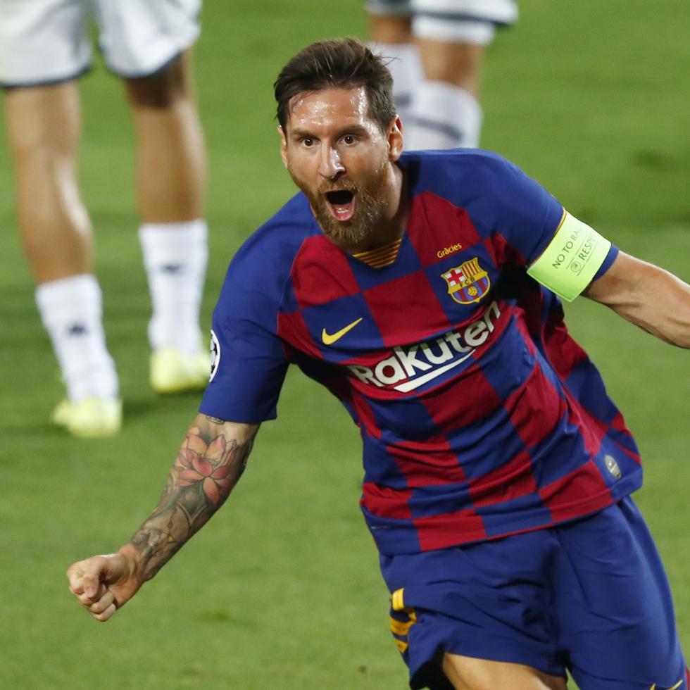 Lionel Messi celebra luego de marcar su segundo gol en el partido.