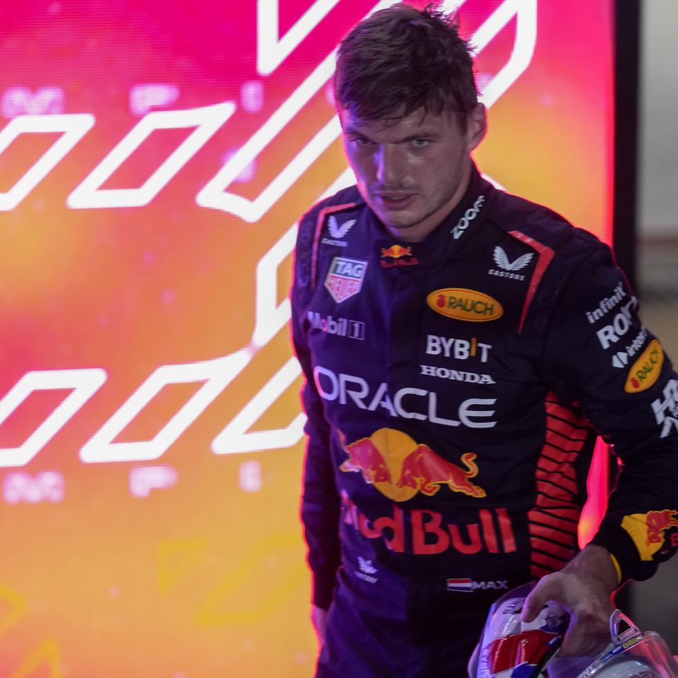 El piloto de Red Bull Max Verstappen reacciona tras convertirse en campeón del mundo por tercer año consecutivo.
