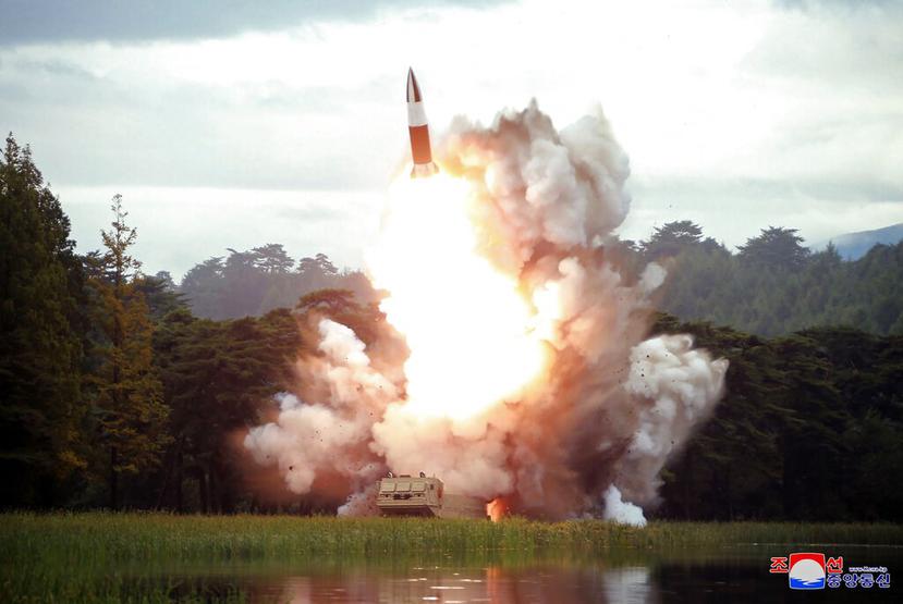 Con la prueba del lanzacohetes del pasado jueves, suman cuatro los ensayos llevados a cabo por el régimen norcoreano desde agosto pasado. (AP)