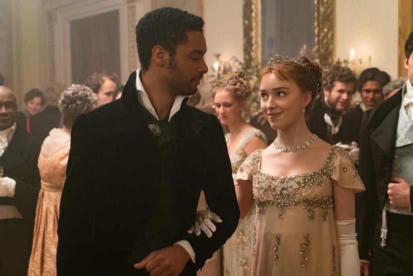 Phoebe Dynevor (Daphne Bridgerton) and Regé-Jean Page (Simon Basset) -, are the attractive protagonists of the series. 