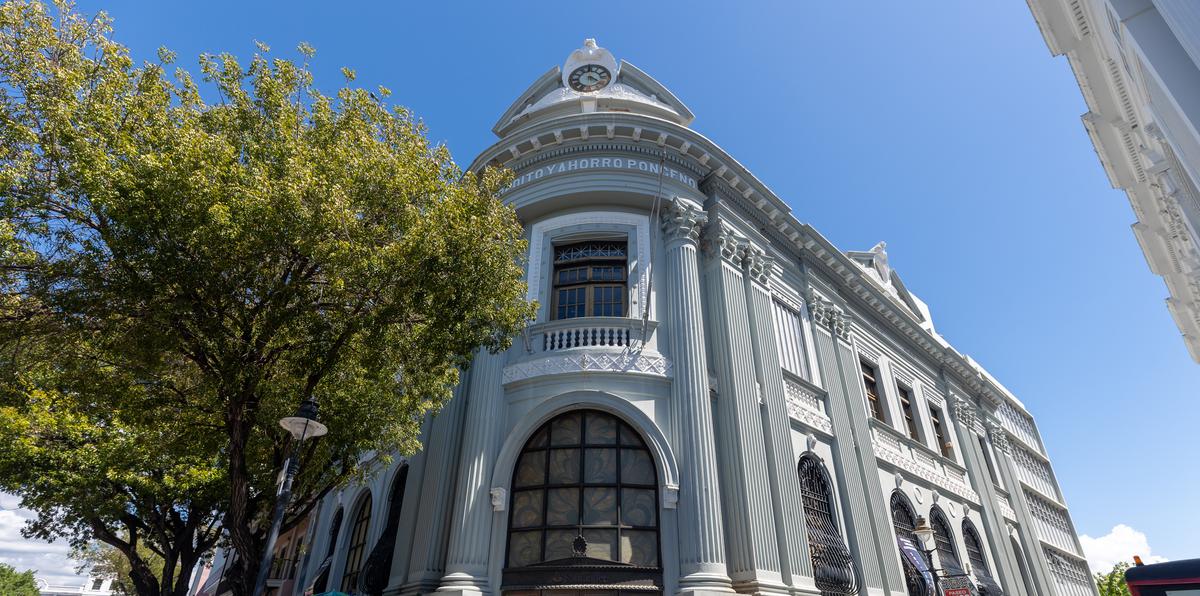 El antiguo Banco de Crédito y Ahorro Ponceño, a solo pasos de la Plaza Las Delicias, se convertirá en el Hotel Nacional.
