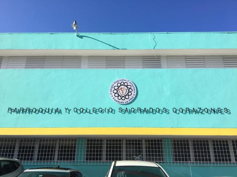El colegio ubica en la avenida Esmeralda en Guaynabo. (Facebook.com)