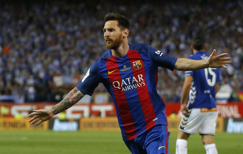 Lionel Messi festeja tras marcar un gol para el Barcelona en la final de la Copa del Rey ante el Alavés en Madrid. (AP)