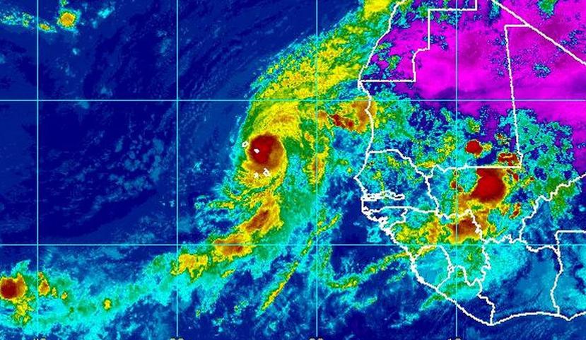 El centro meteorológico advirtió de que Fred arrastra fuertes vientos y está dejando intensas lluvia en el archipiélago. (Captura de NOAA)